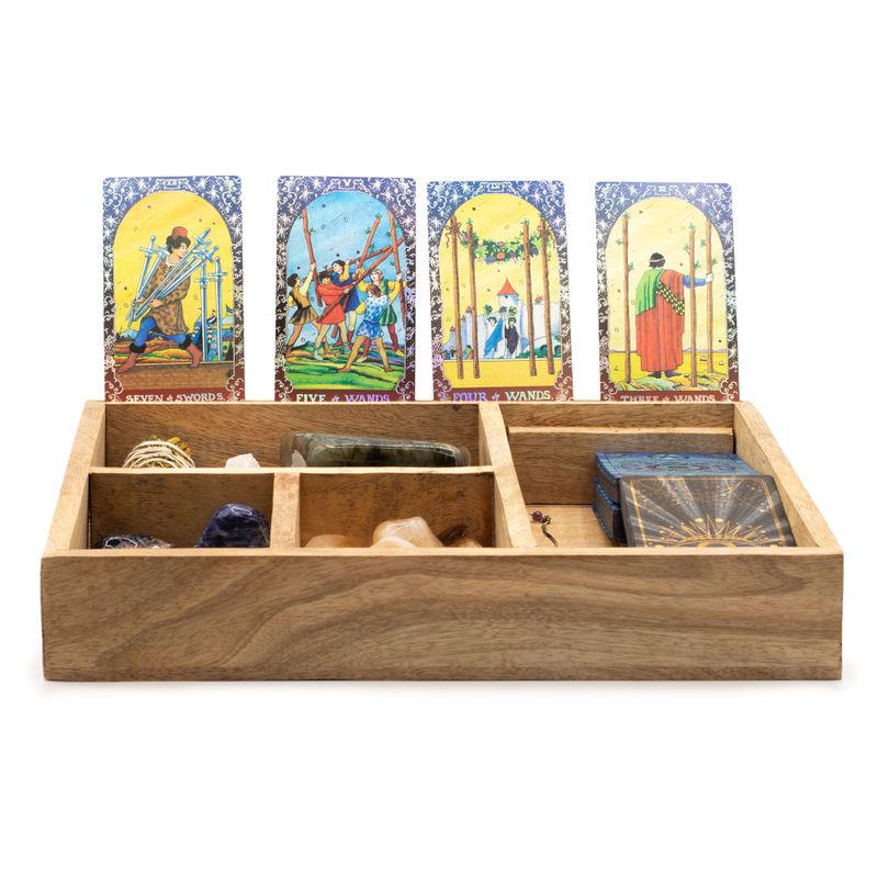 Etched lid of the tarot box